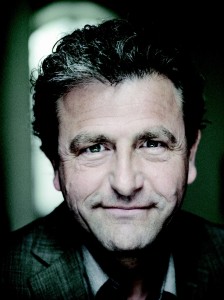 Grøndahl, Jens Christian © Kamilla Bryndum De Deense veelschrijver Jens Christian Grøndahl maakt zijn opwachting. Hij spreekt over de werking van literatuur en hoe er van zijn romans een troostende werking uit kan gaan. Foto: Kamilla Bryndum