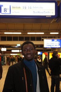 Babah Tarawally. Het boek speelt zich deels af in Den Haag en op het station van Utrecht. Foto: Peter le Nobel