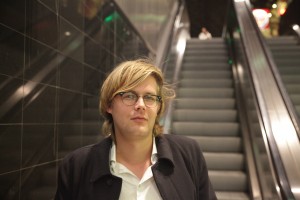 Pim te Bokkel. 'Dit is hoe het gaat, ik draag je, reiziger.' Foto: Peter le Nobel