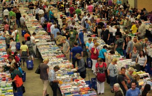 boekenfestijn Liefhebbers kunnen snuffelen tussen een miljoen boeken.